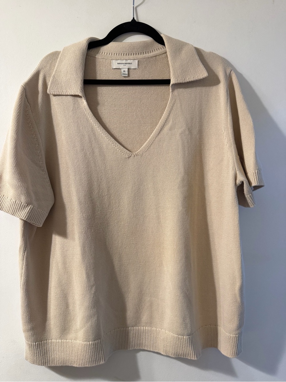 Banana Republic Cream V-Neck Short Sleeve Knit Polo